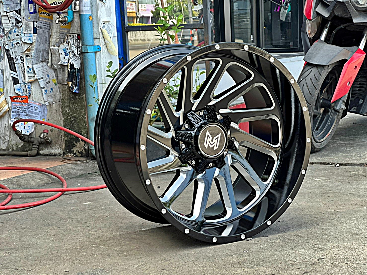 TRITON ทรงเมกา ที่ STEP9