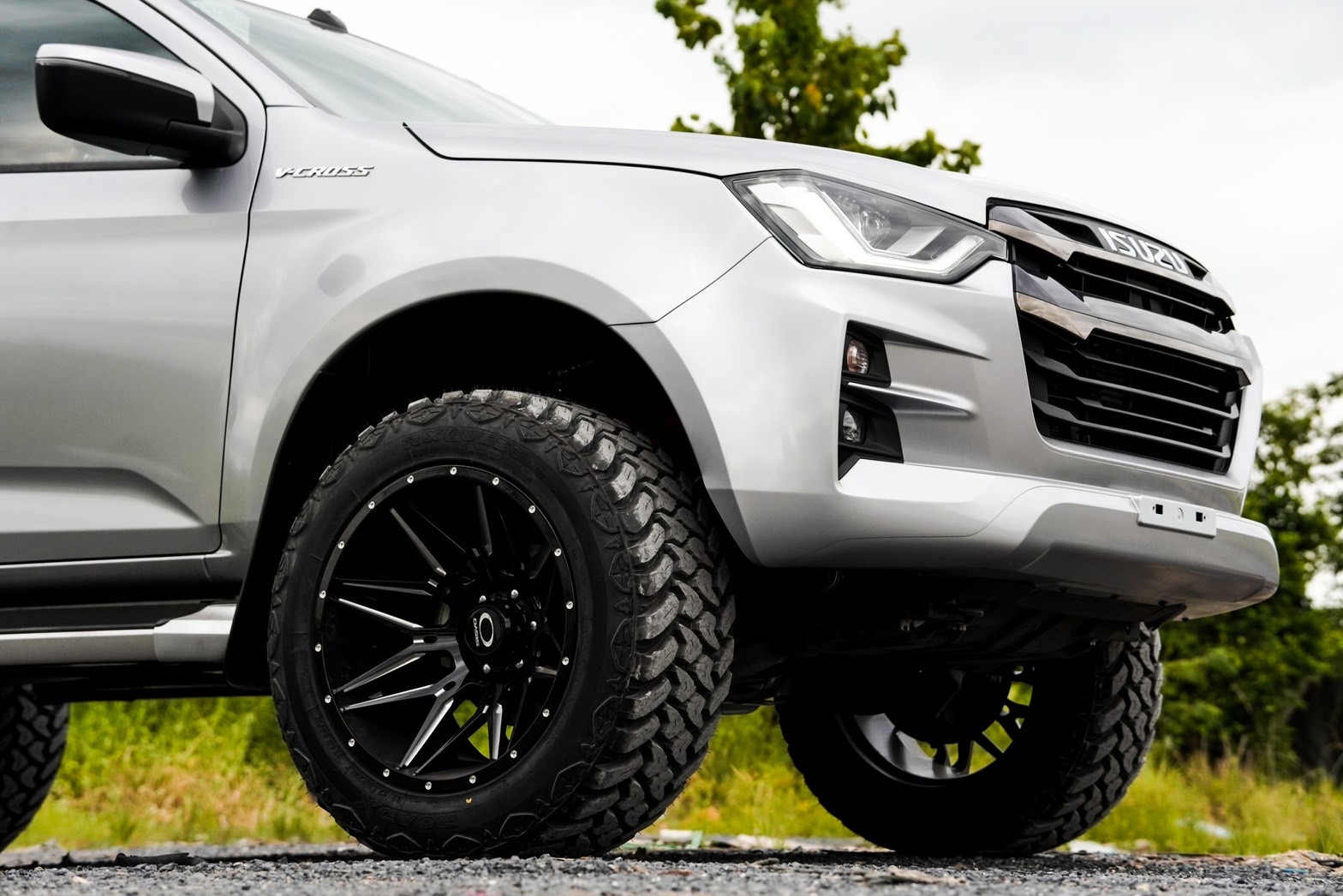 D-MAX ทรงเมกา จัดเต็ม