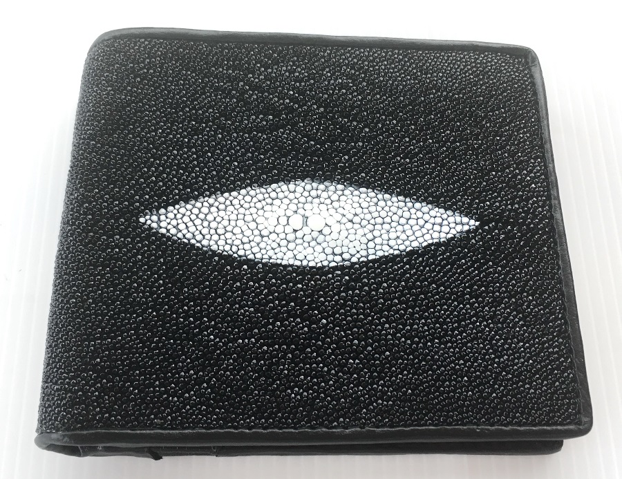 กระเป๋าสตางค์หนังปลากระเบนแท้2ตา แบบสั้น สีดำ