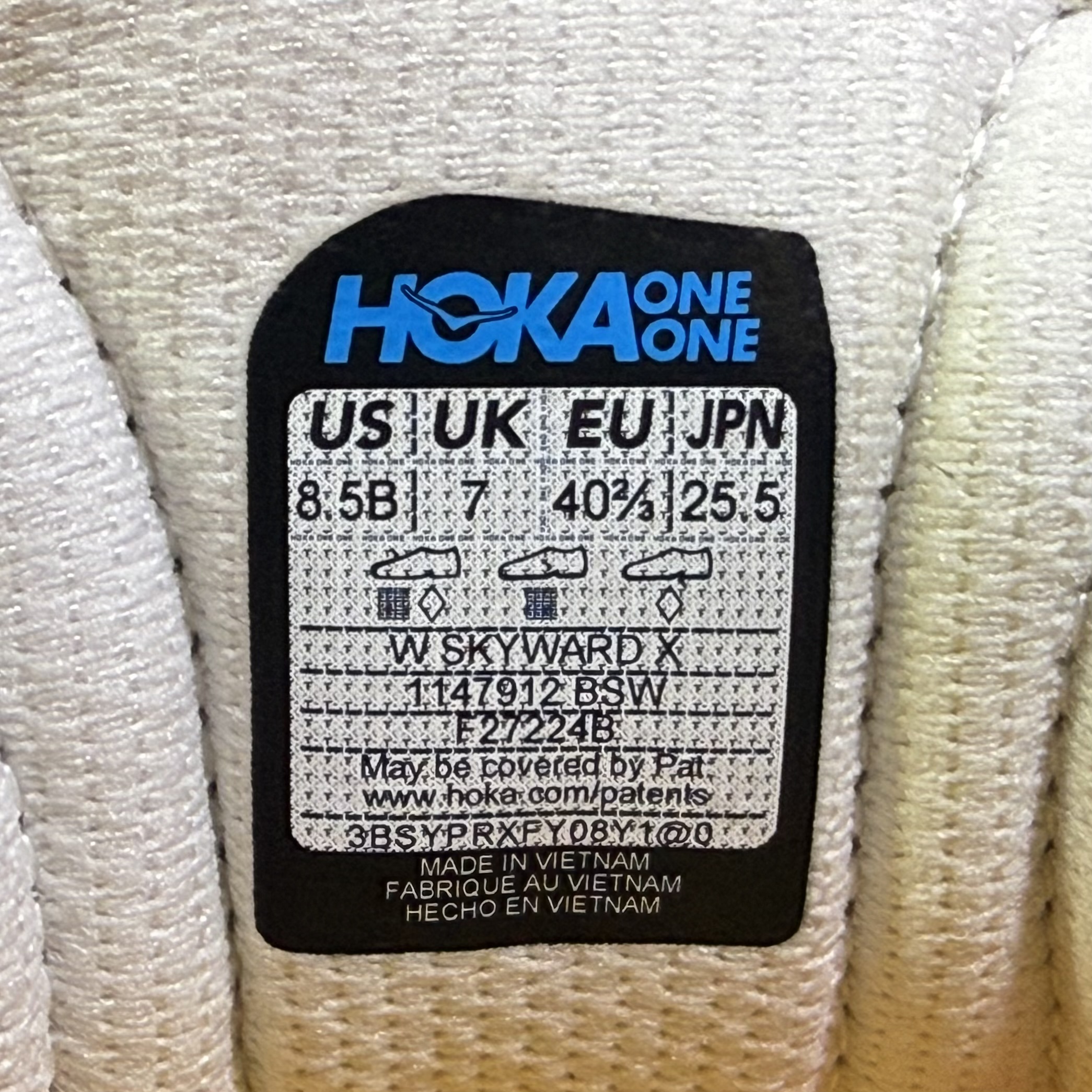 รองเท้าวิ่ง HOKA Skyward X Women #มือ2 (W8.5US)