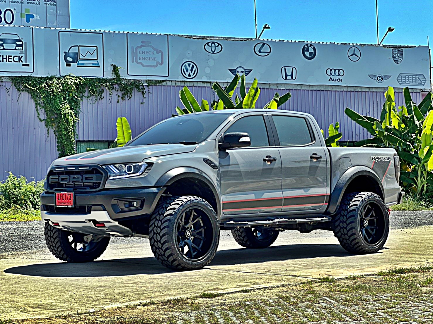 FORD RAPTOR ทรงเมกา่ ล้อ HOSTILE H113
