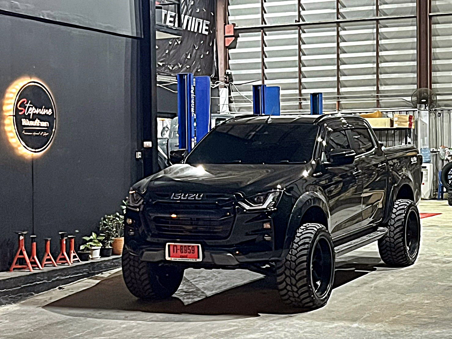 D-MAX ทรงเมกา จัดล้อแท้ HOSTILE ที่ STEP9