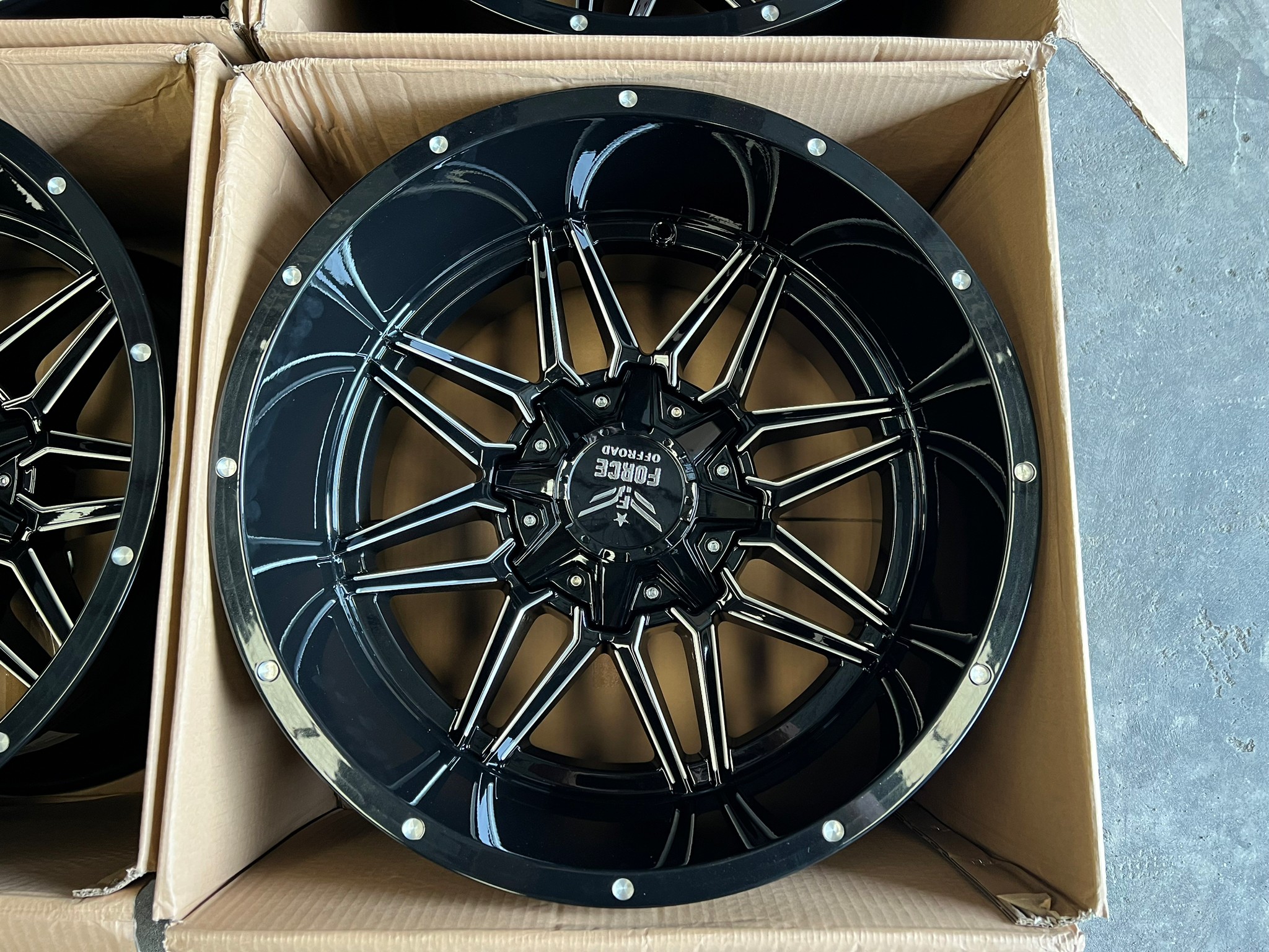 ล้อออฟโรด ทรงเมกา LP20 20x12 ET-44 จัดส่งต่างจังหวัด 1 ชุด