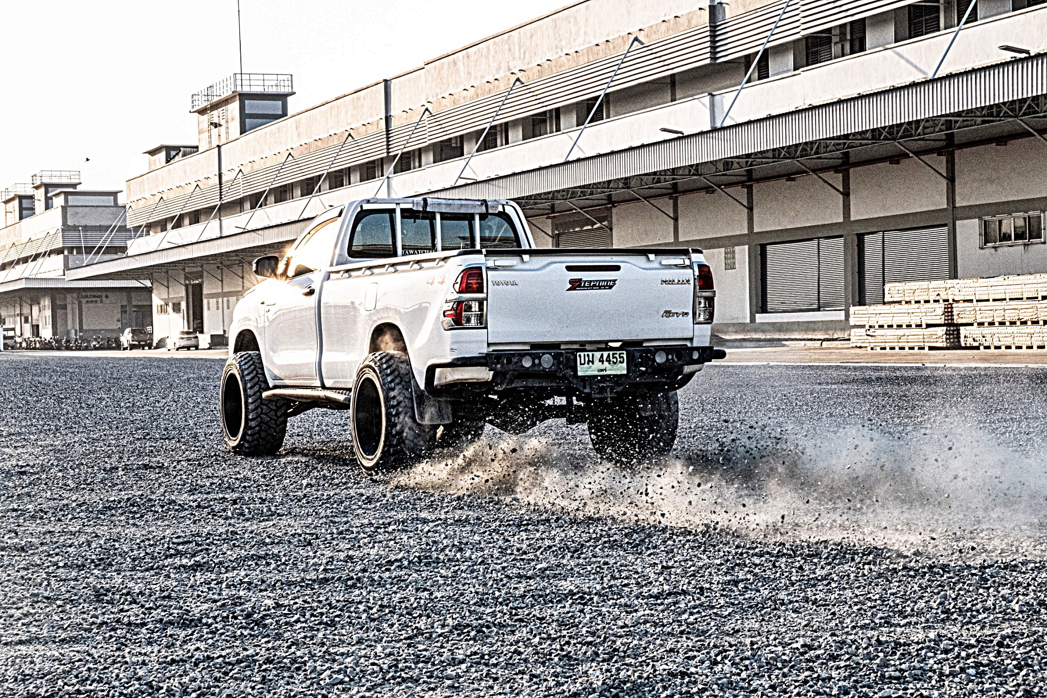 REVO หัวเดียว จองคิวจากแพร่ ทำทรงเมกาที่ STEP9