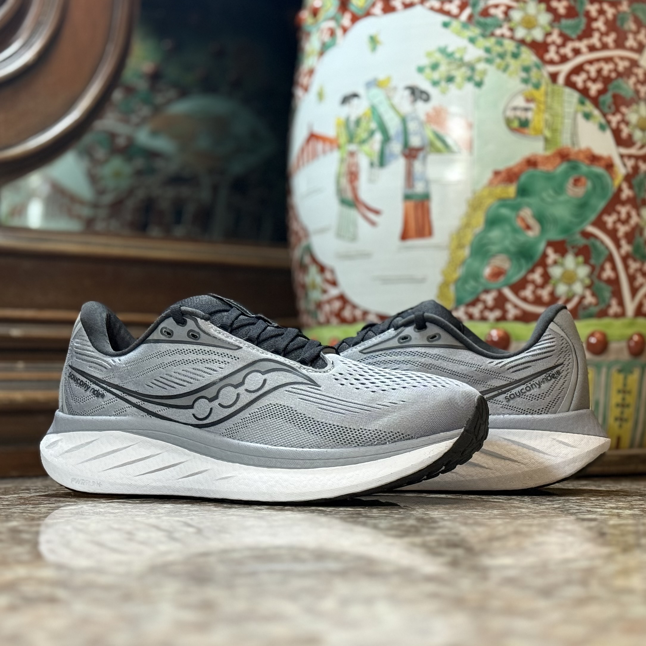 รองเท้าวิ่ง Saucony Ride 18 ‘GREY’ #มือ2 (M9US)