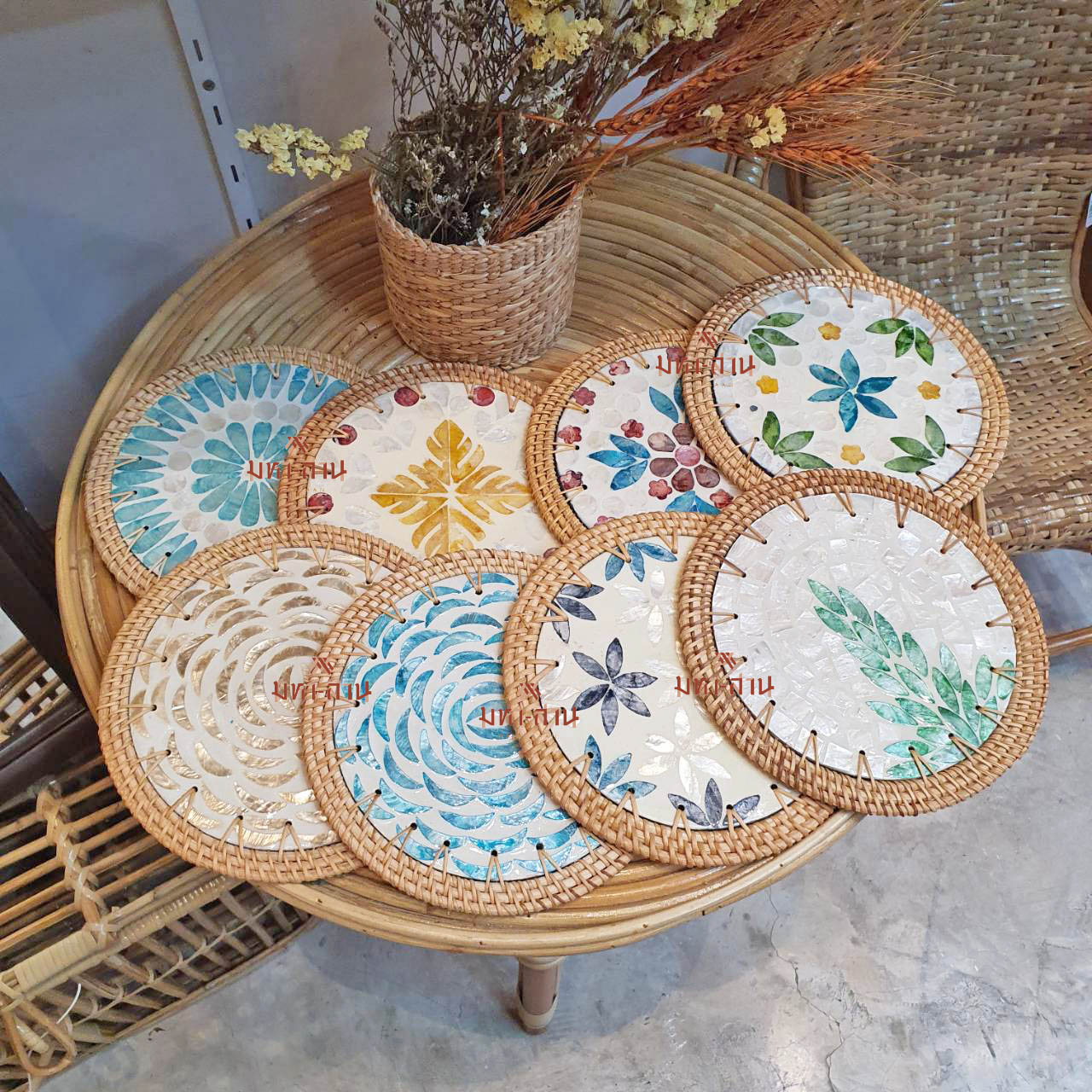 รองจานหวาย แผ่นรองหม้อแต่งโมเสก พร็อพแต่งบ้าน Rattanly Mosaic Tray🍩