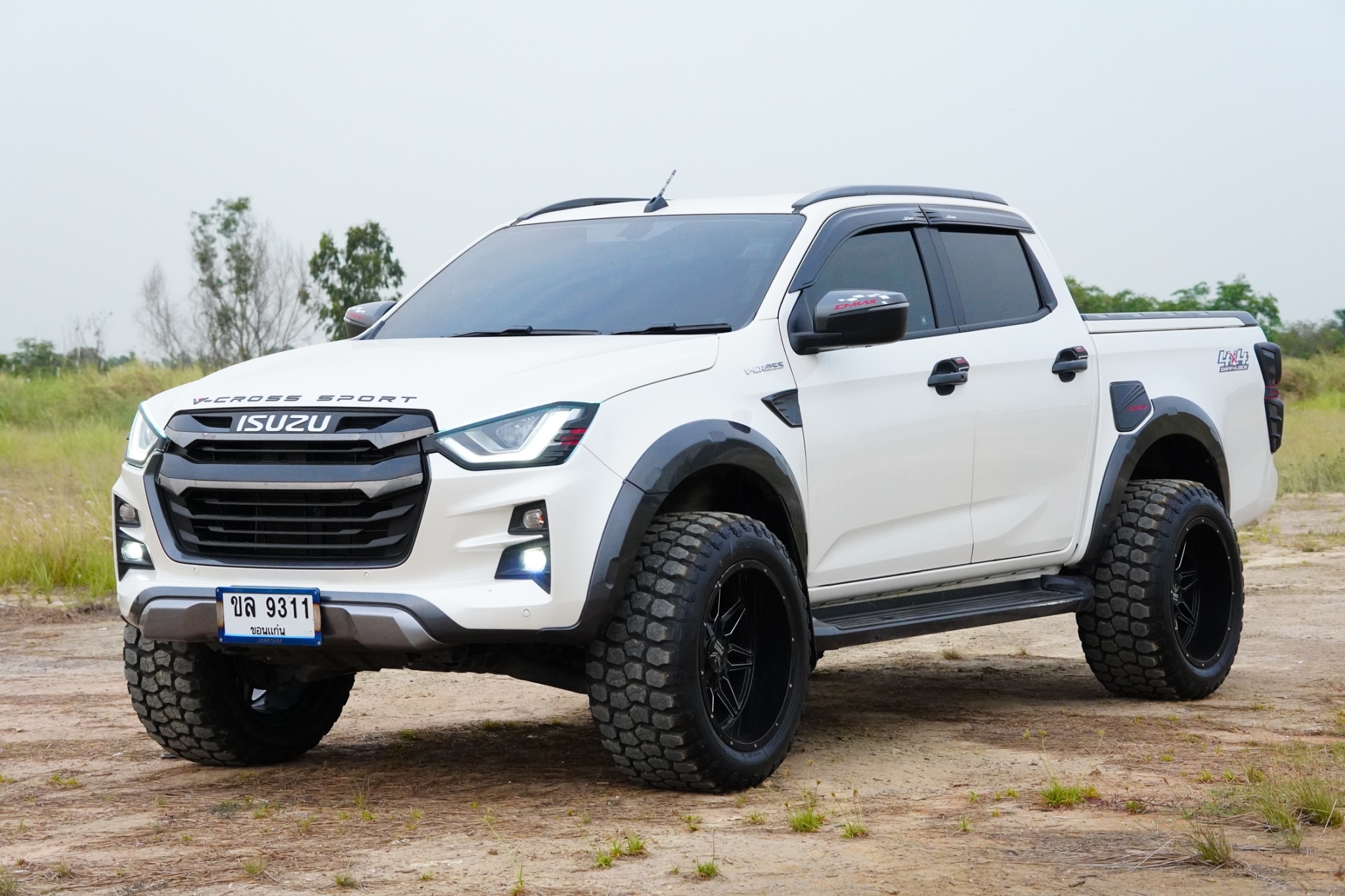 ติดตั้งเสร็จเเล้ว ชุดแต้ง ISUZU D-MAX V-CROSS ราคาถูกที่ STEP9