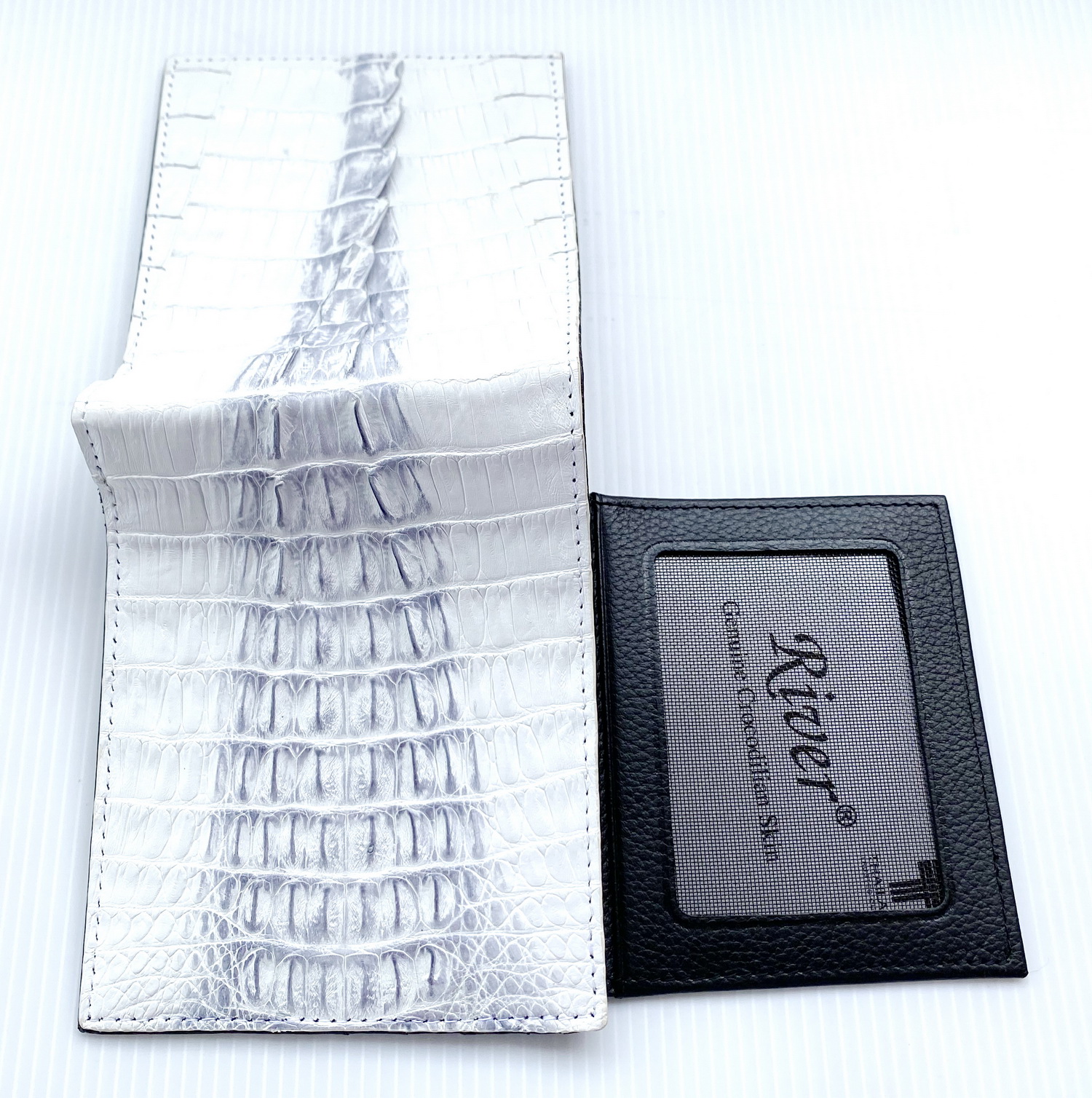 กระเป๋าสตางค์หนังจระเข้แท้ ส่วนหาง สีขาว