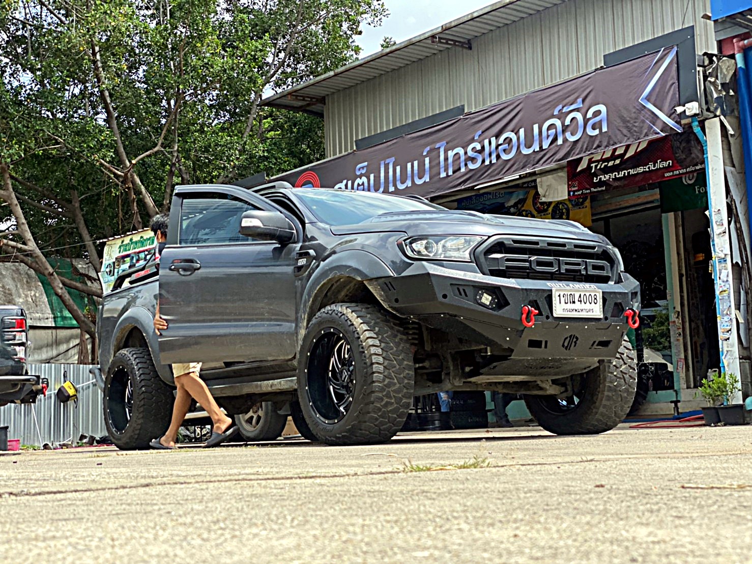 FORD จัดชุดใหม่ ทรงเมกาที่ STEP9