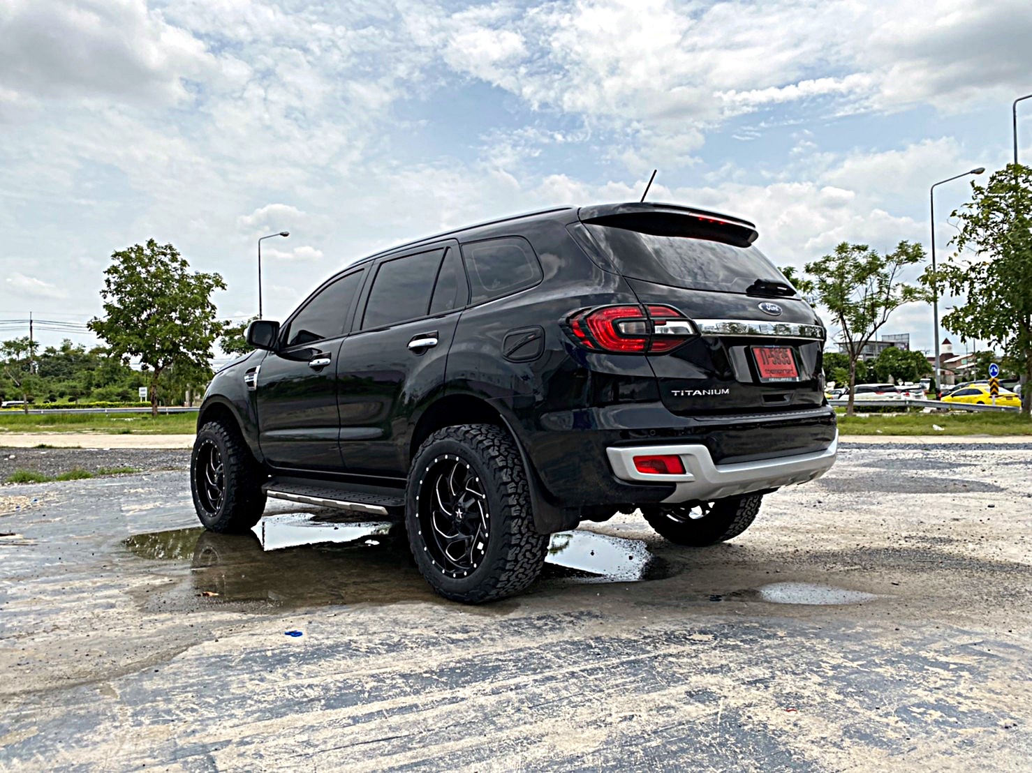 FORD EVEREST ป้ายแดงจัดล้อ20 แบบไม่ยก