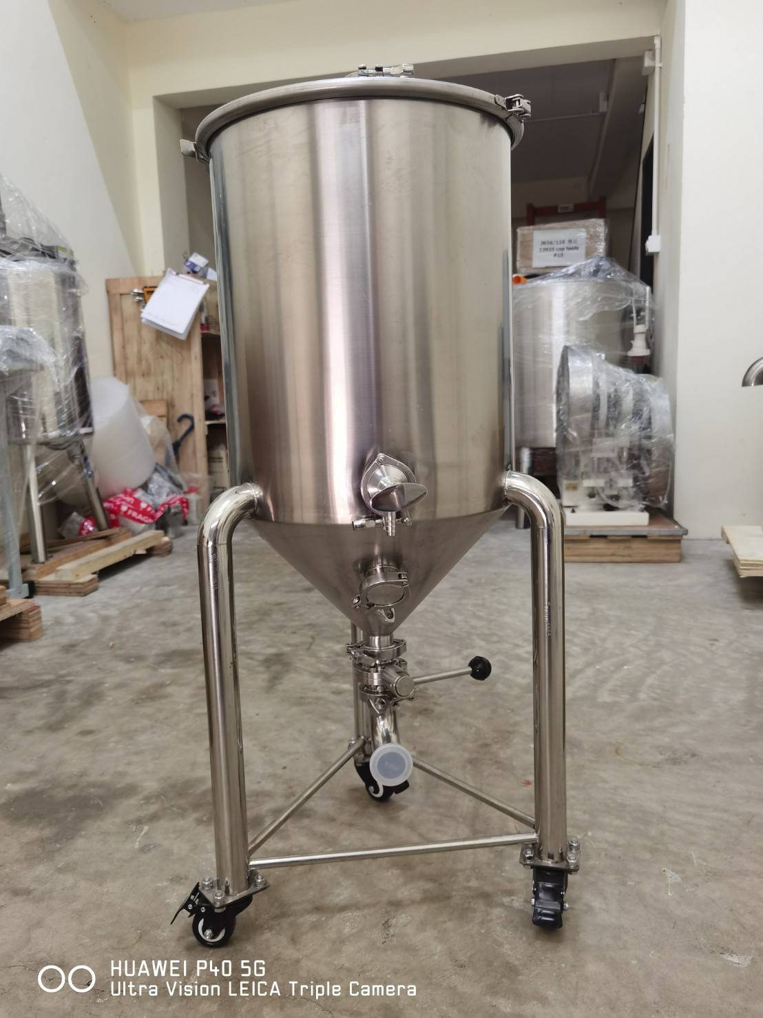 17155 yantai ถังหมักสแตนเลส304 ทรงกรวย สำหรับไวน์ เบียร์ วิสกี้ + พร้อมล้อ Fermentation Tank