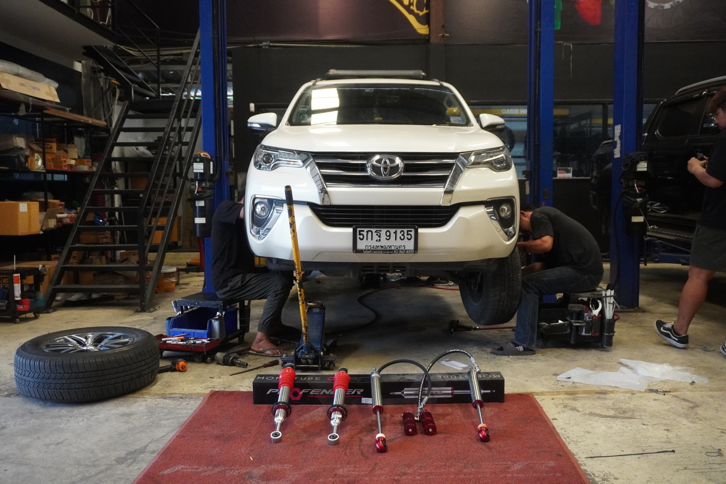 โช๊ค PROFENDER หน้า MONOTUBE หลัง SUBTANK ปรับ8 ใส่ FORTUNER ที่ STEP9