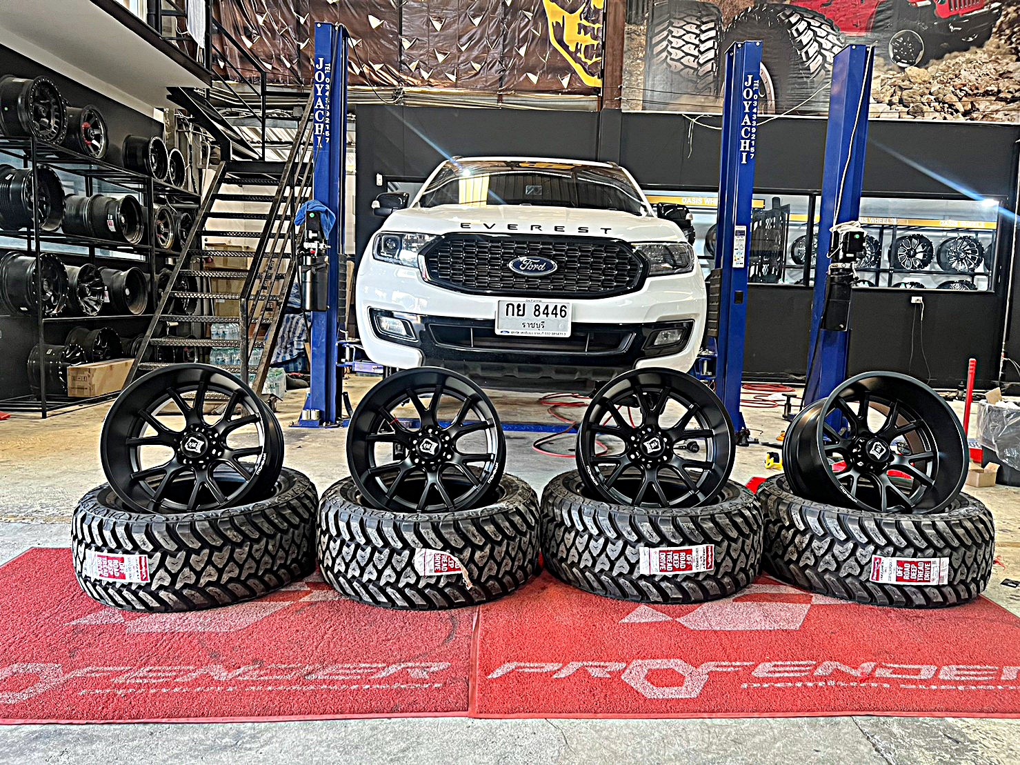 FORD EVEREST จองคิวมาจาก ราชบุรี แต่งแนวเมกาที่ STEP9