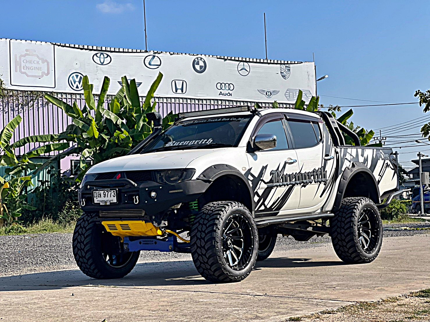 TRITON ทรงเมกา ที่ STEP9