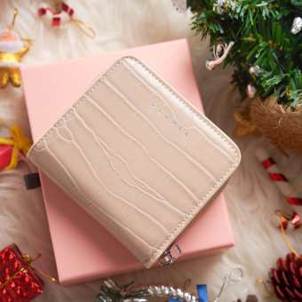 PEROTA New Short Wallet มาพร้อมกล่อง กระเป๋าสตางค์ใบสั้น สีครีม