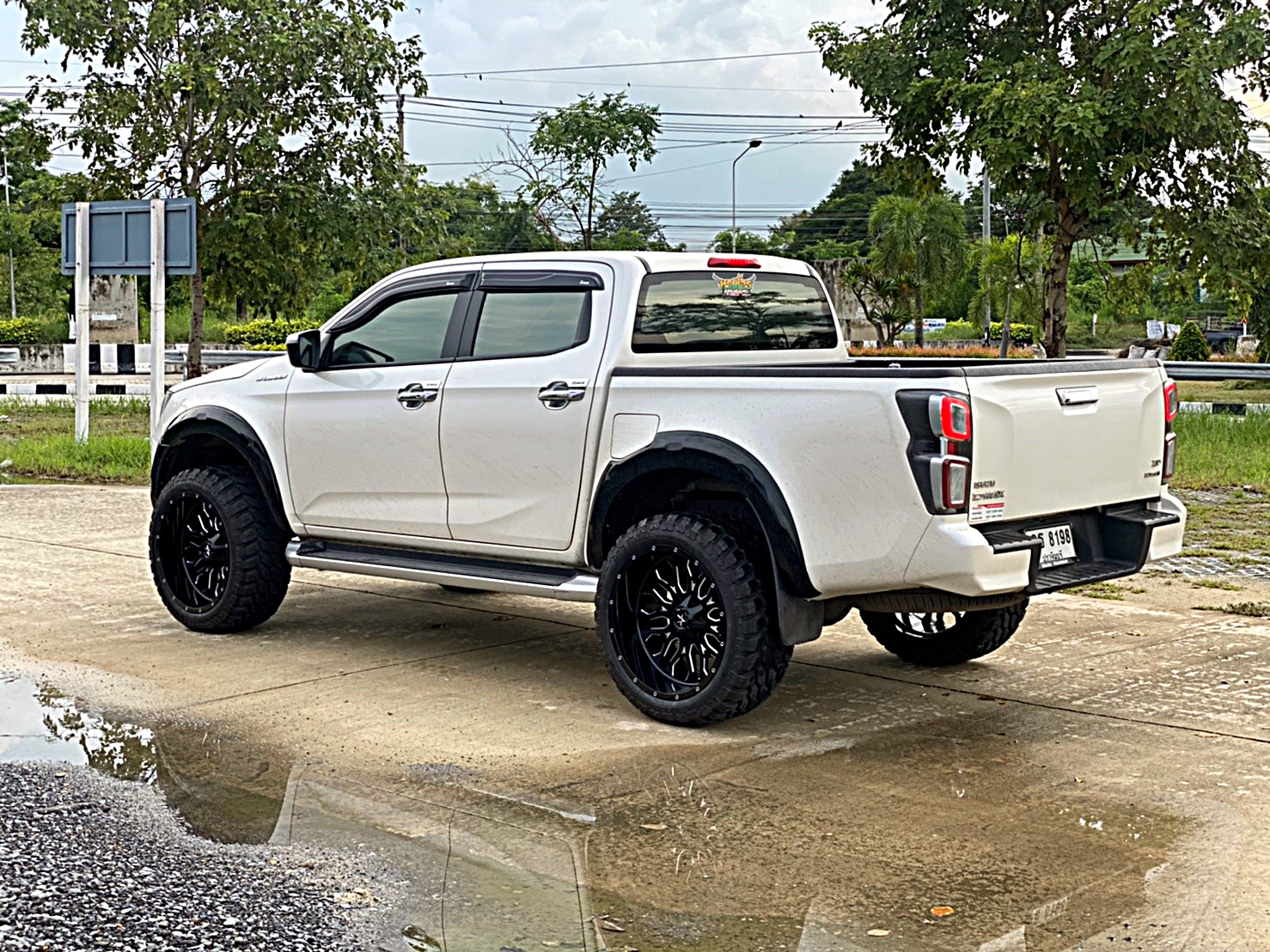 D-MAX ทรงเมกา มาไกลจากปราจีนบุรี