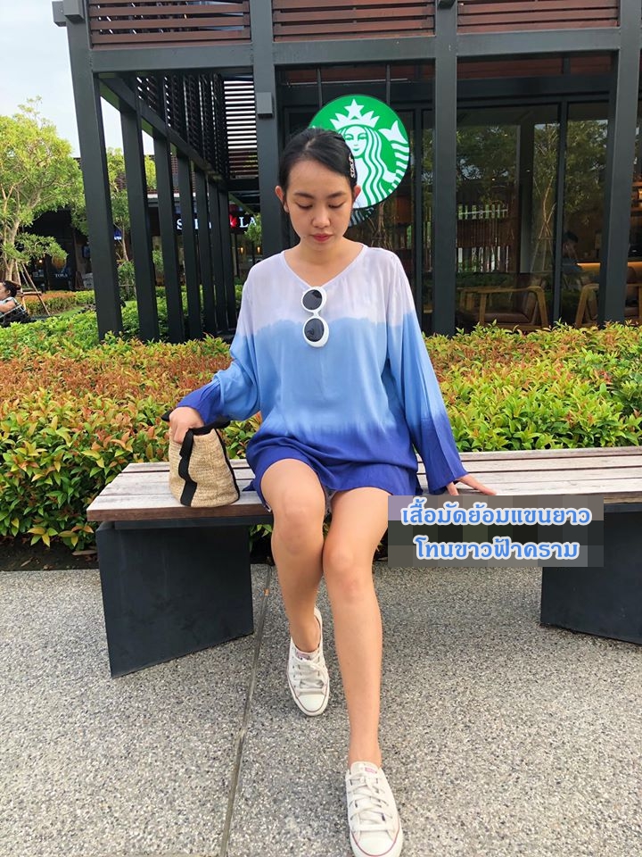 เสื้อมัดย้อมแขนยาว โทนขาวฟ้าคราม