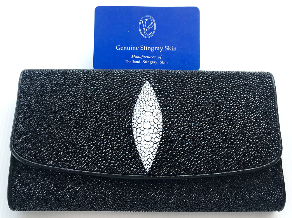 กระเป๋าสตางค์หนังปลากระเบนแท้1ตา 3พับยาว สีดำ
