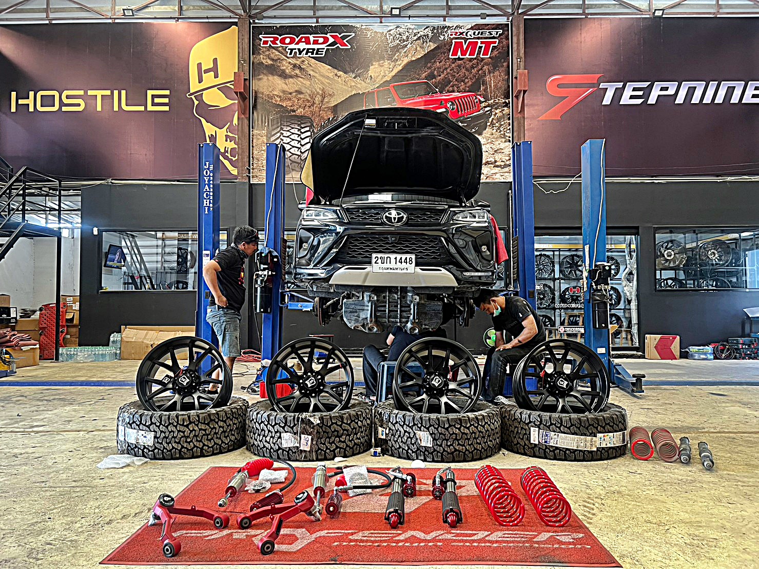 TOYOTA FORTUNER แต่งทรงเมกาที่ STEP9