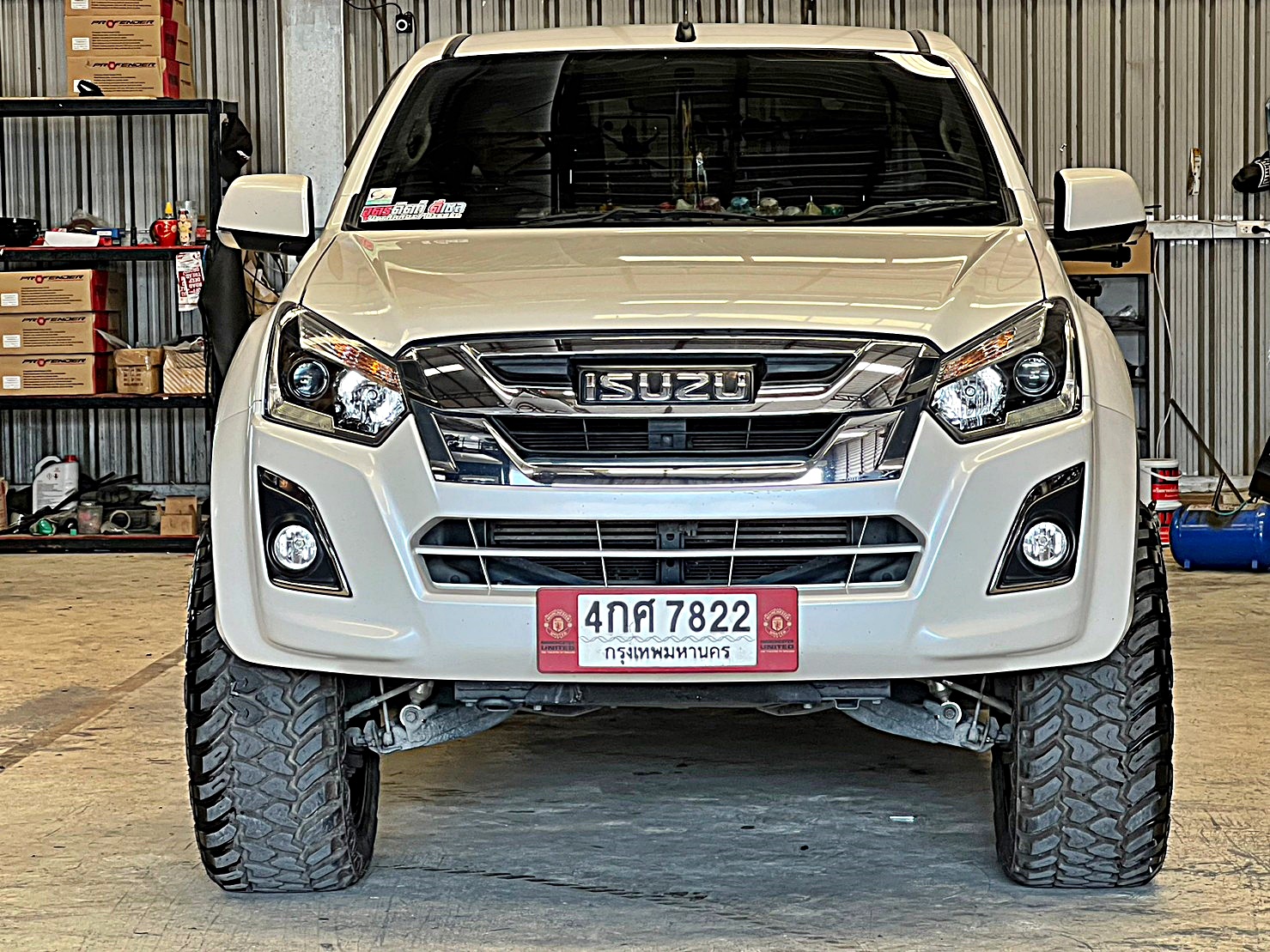 D-MAX แต่งทรงเมกาที่ STEP9