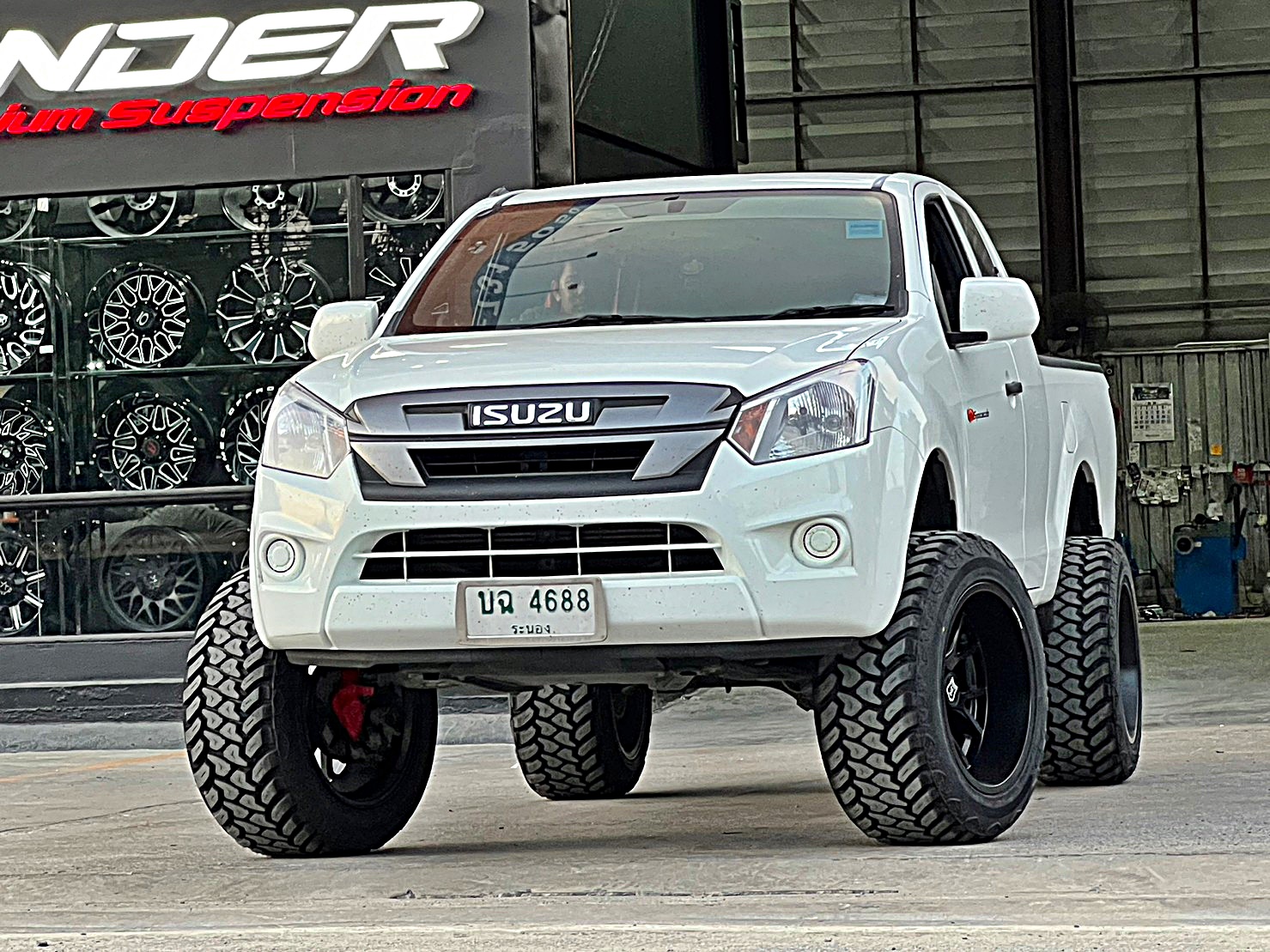 D-MAX ตัวเตี้ย ทำให้เป็นตัวสูง ทรงเมกา