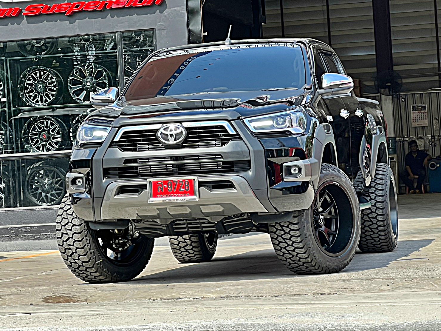 TOYOTA REVO แต่งทรงเมกาที่ STEP9