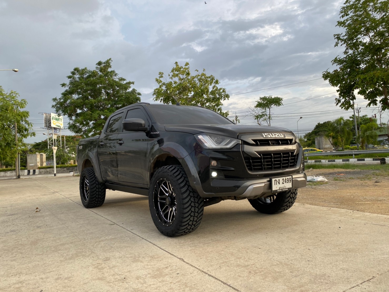 DMAX ขับมาจากสระแก้ว จัดทรงเมกาที่STEP9