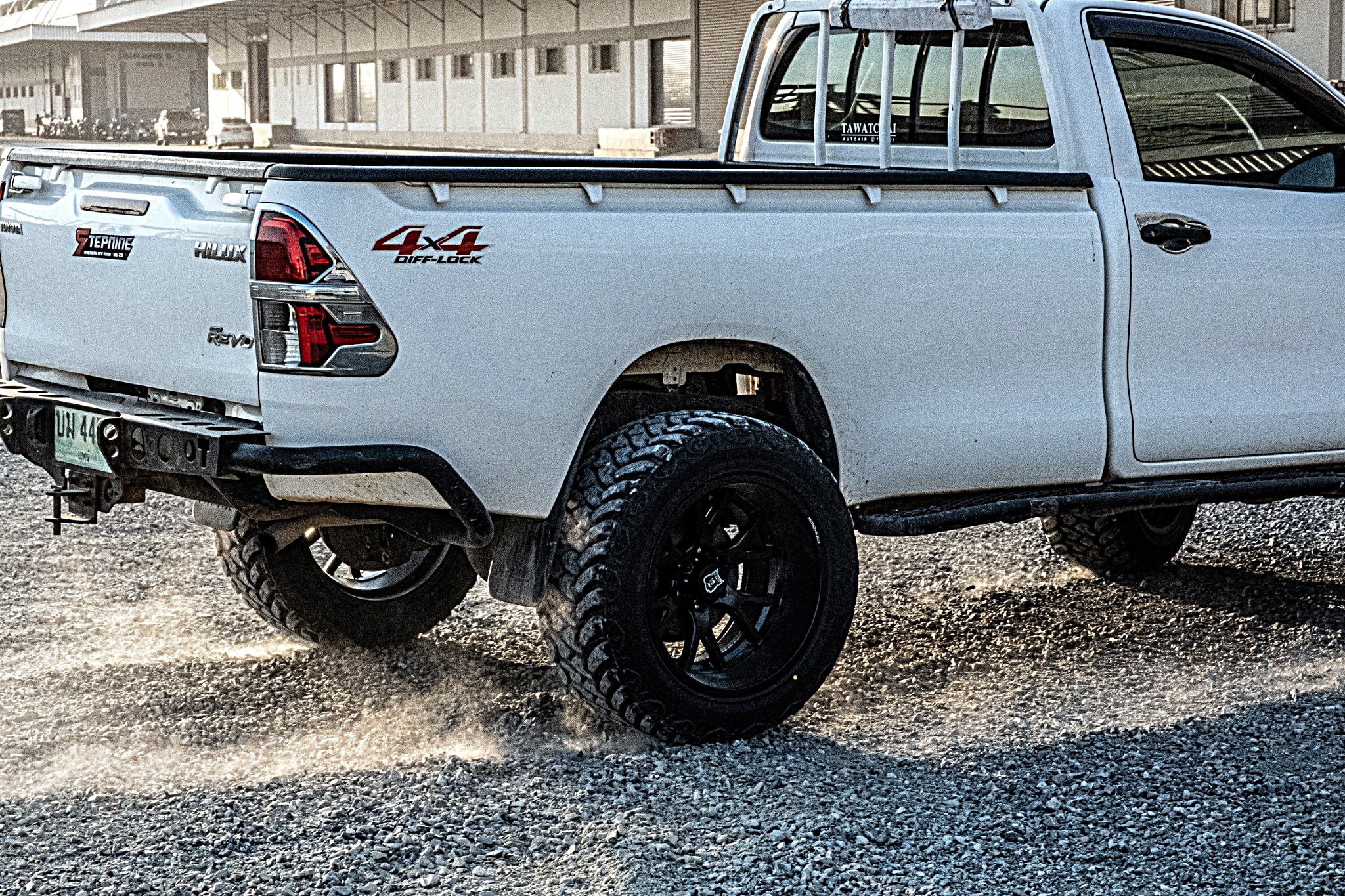 REVO หัวเดียว จองคิวจากแพร่ ทำทรงเมกาที่ STEP9