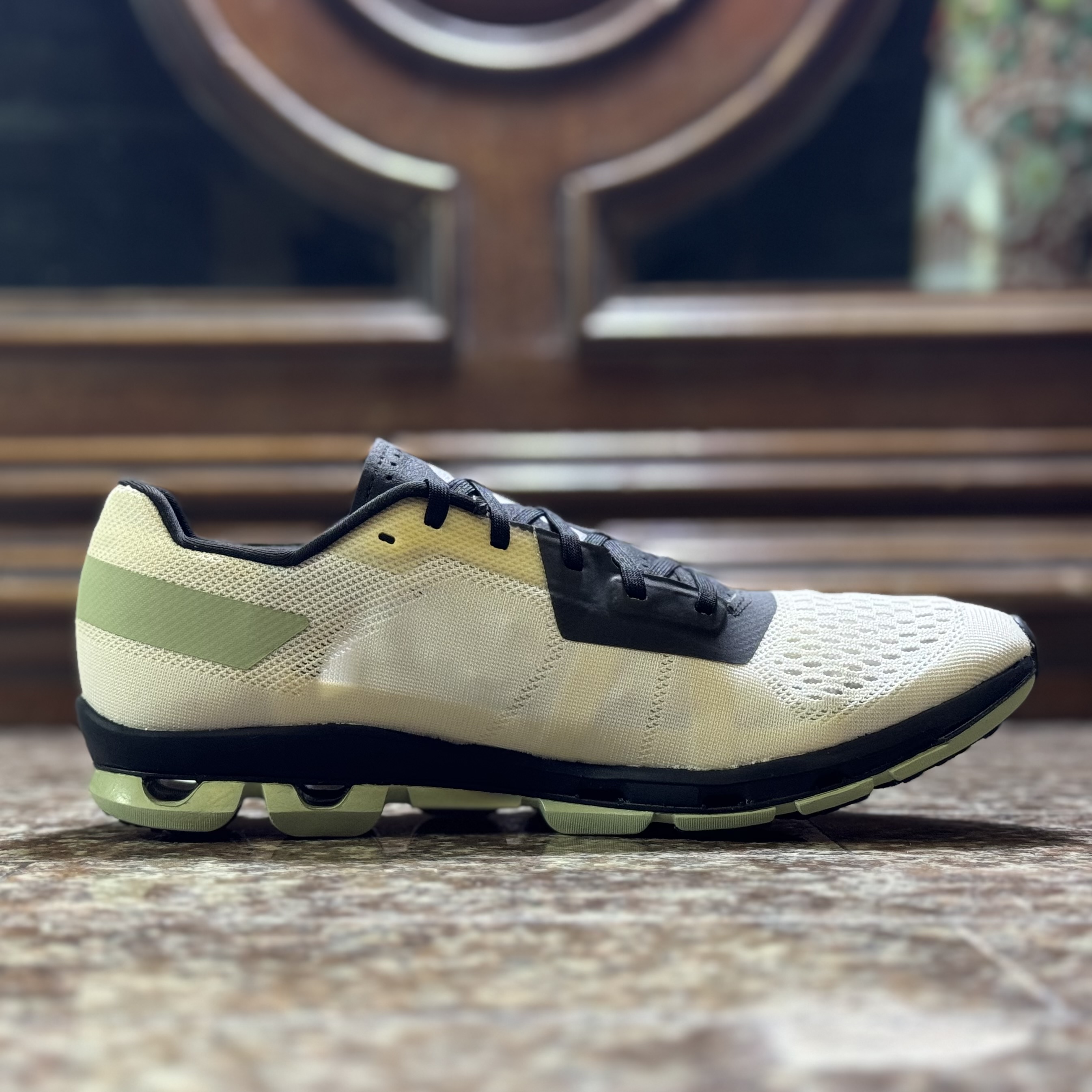 รองเท้าวิ่ง On CloudFlash #มือ2 (W7US) Women