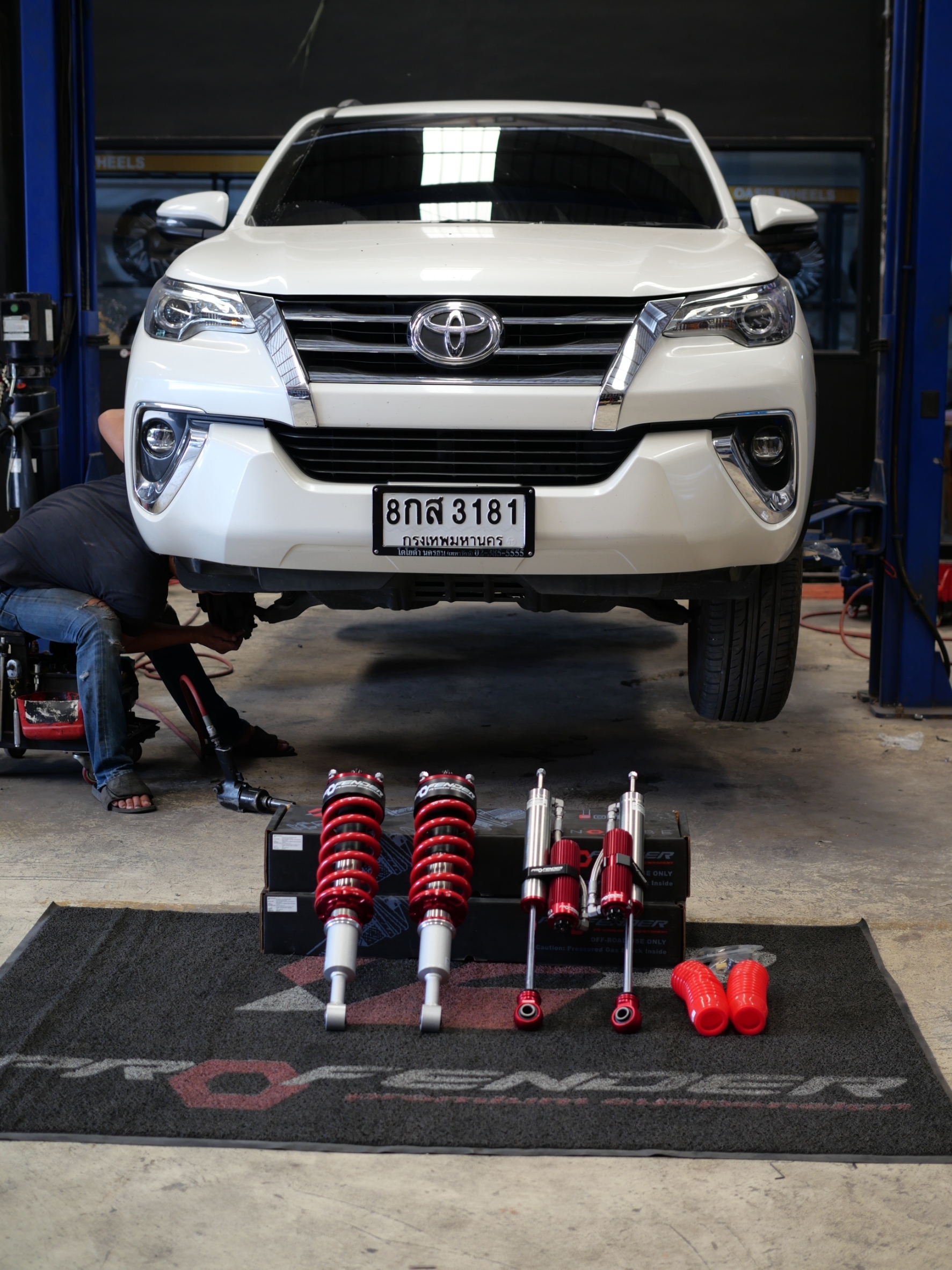 โช๊คอัพ Profender รุ่น Queen-Piggyback สำหรับรถ Toyota Fortuner