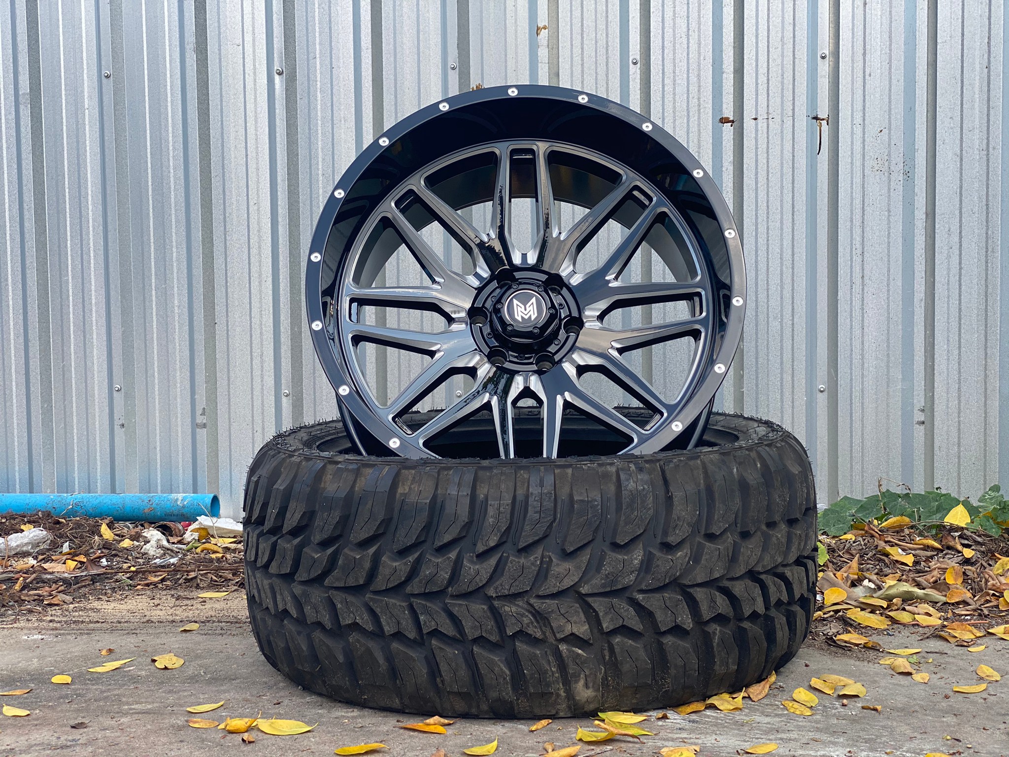 MAGNETIC 22x12 ET-44 CROSSWIND MT 33/12.5R22
