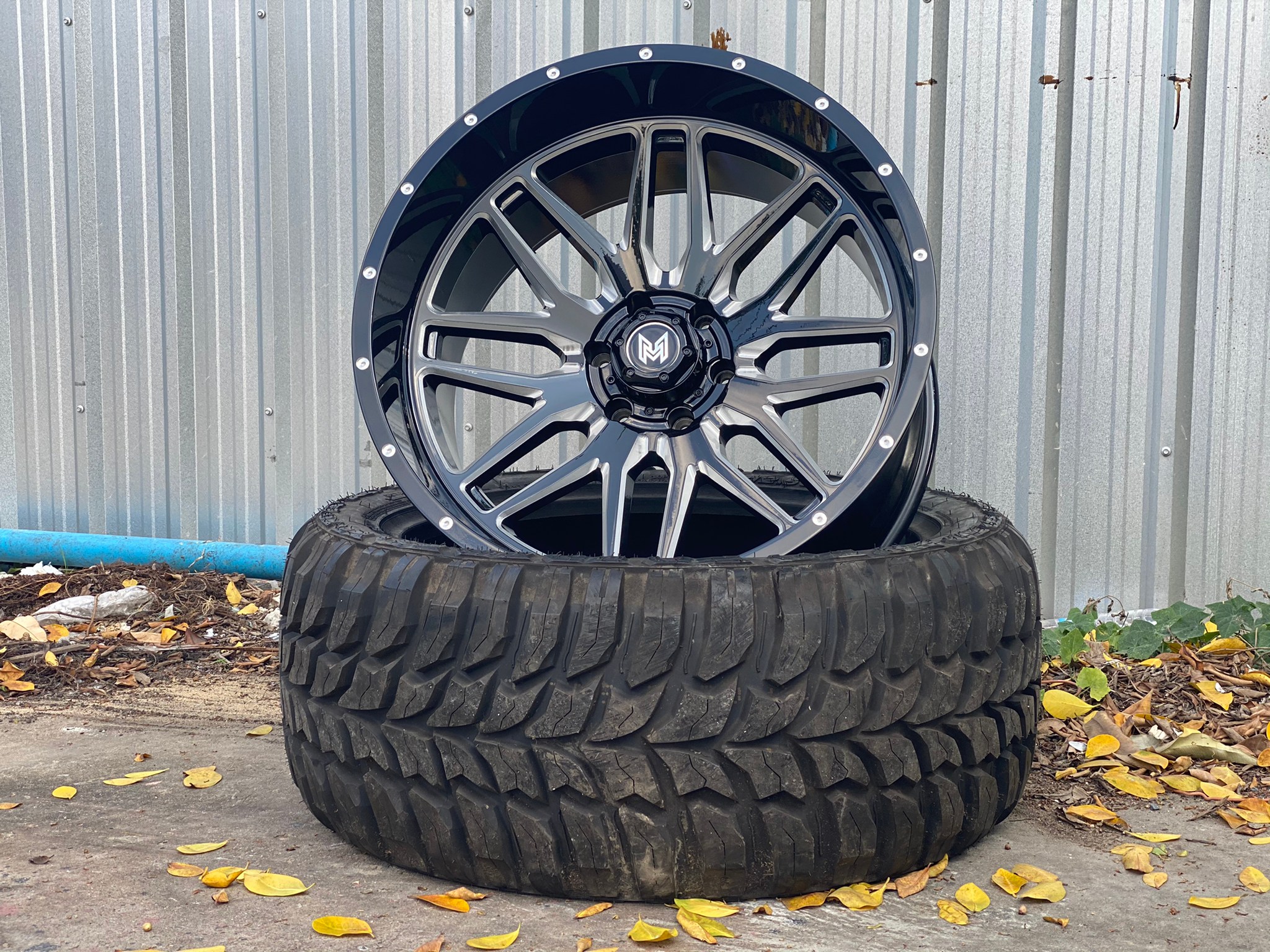MAGNETIC 22x12 ET-44 CROSSWIND MT 33/12.5R22
