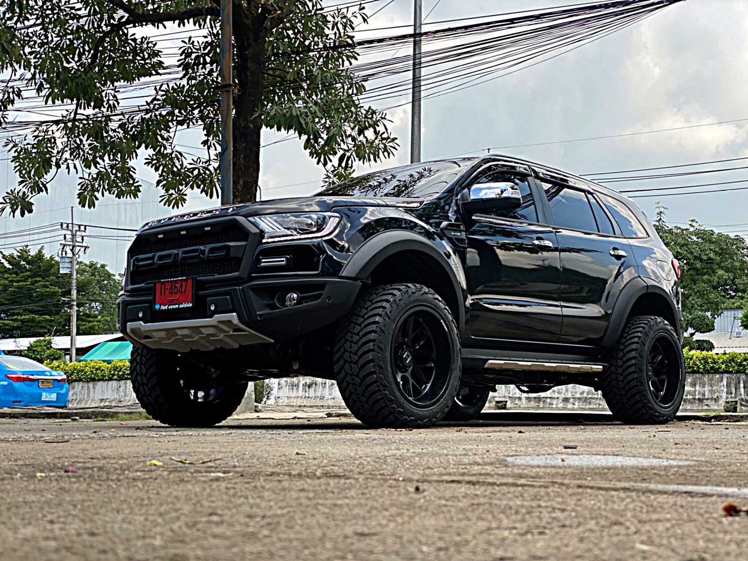 FORD EVEREST ทรงเมกา ล้อ HOSTILE H120 โคตรหล่อ