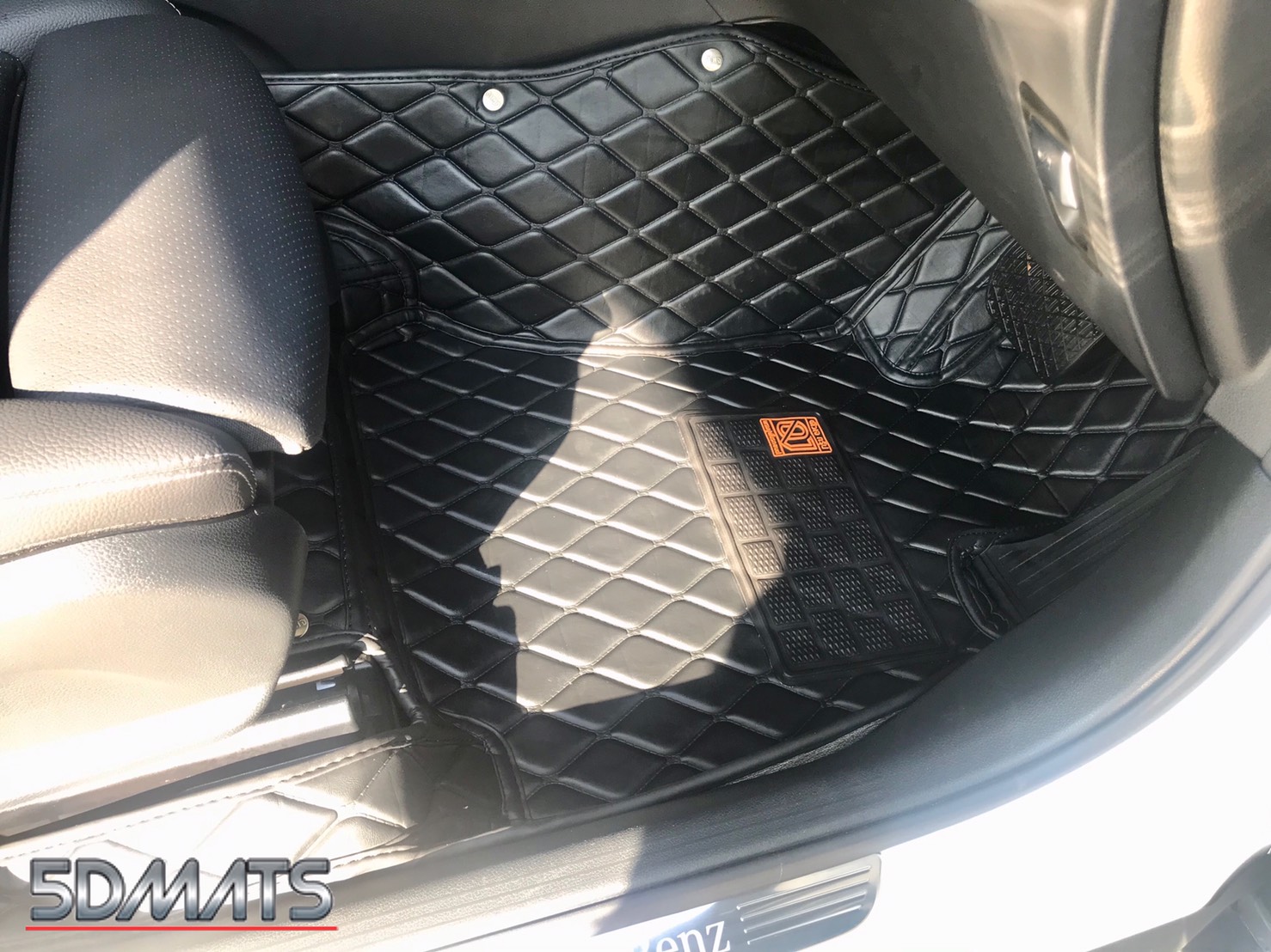 พรมปูพื้นรถยนต์5D BENZ GLC220d หนา13มิล ลาย RICH สีดำ เต็มคัน 7ชิ้น