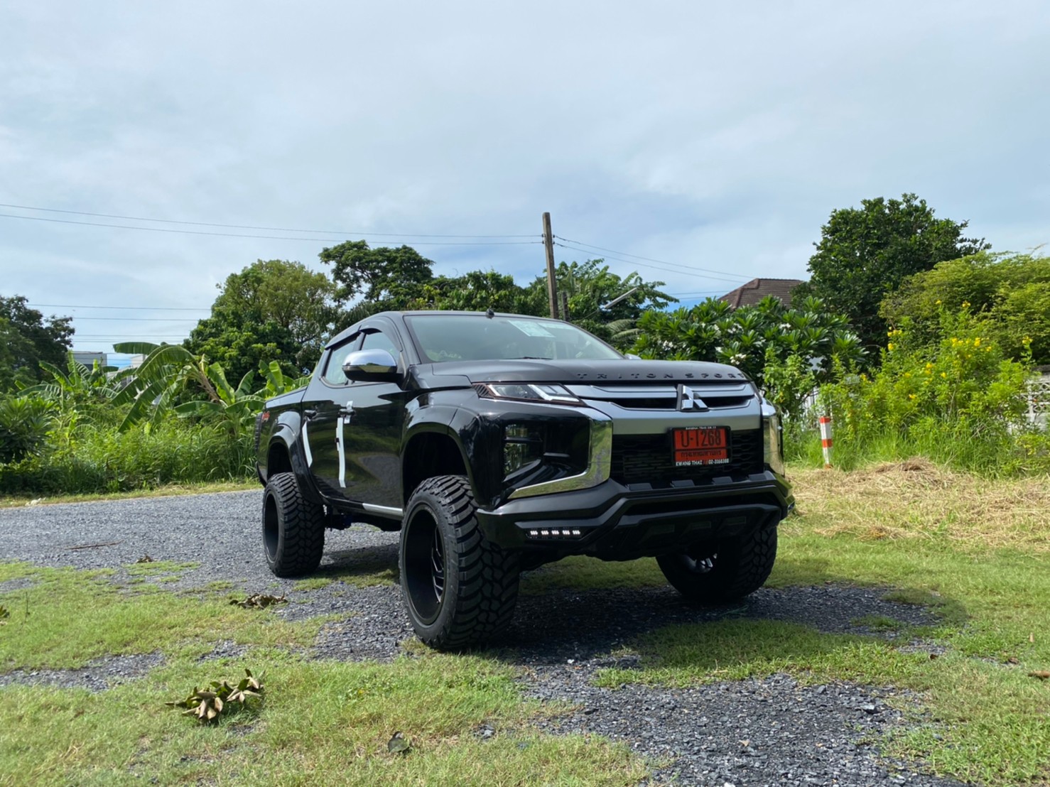 TRITON ป้ายแดงจัดทรงเมกาที่ STEP9