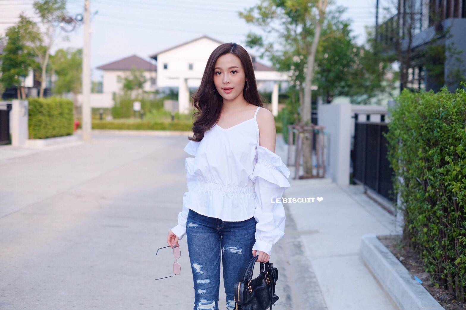 เสื้อสายเดี่ยวต่อแขน