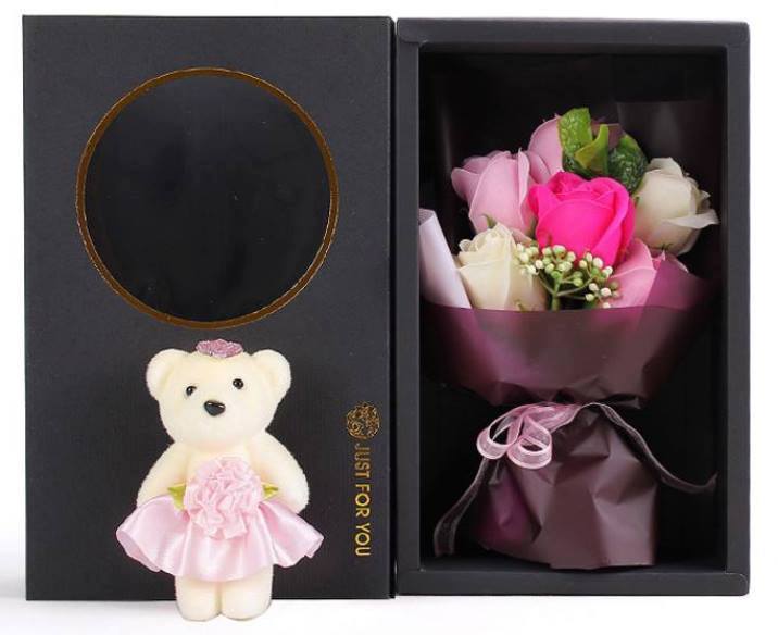 ช่อดอกไม้กับตุ๊กตาหมี