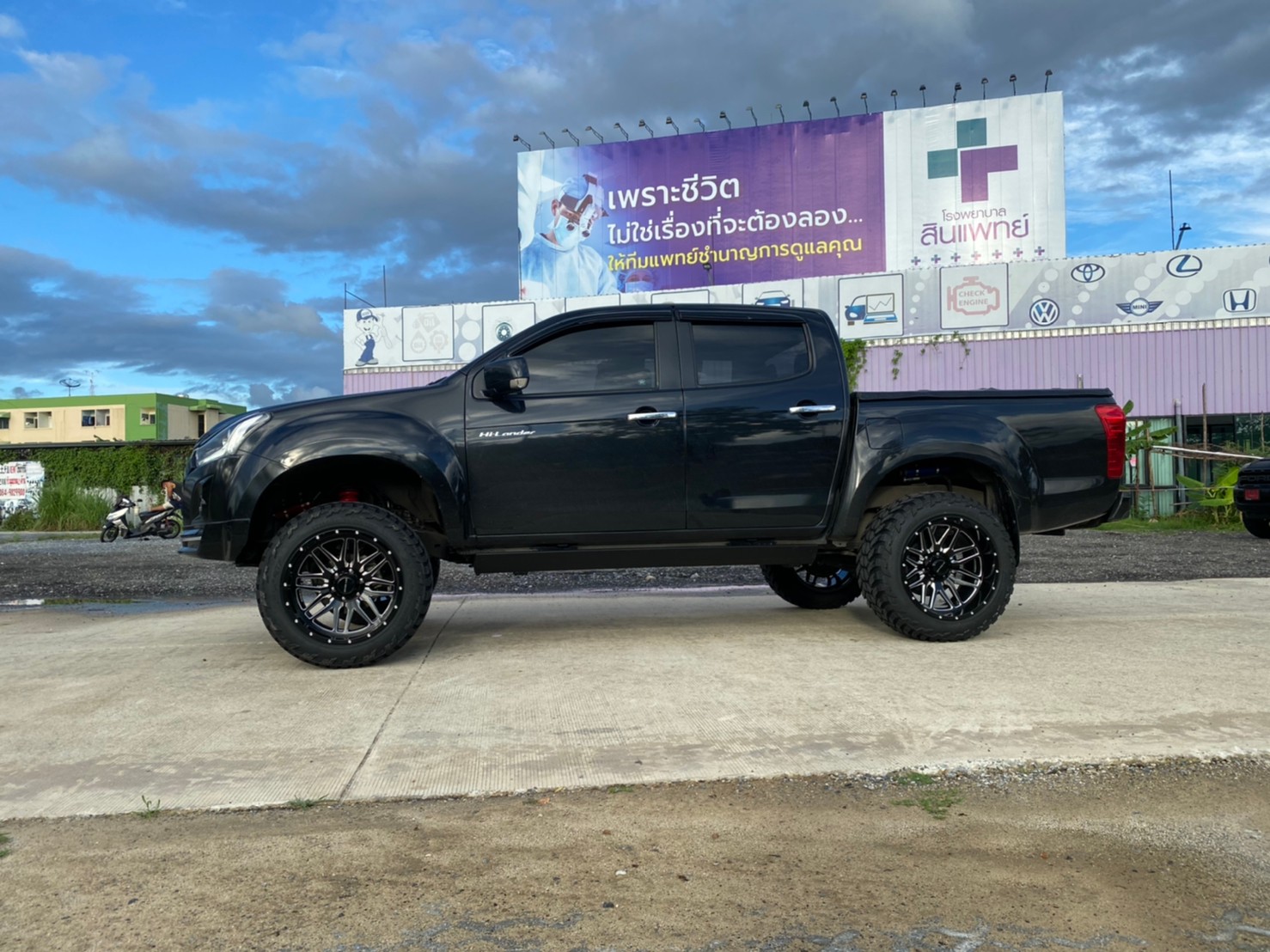 D-MAX จัดทรงเมกา ที่ STEP9 หล่อทุกลำ