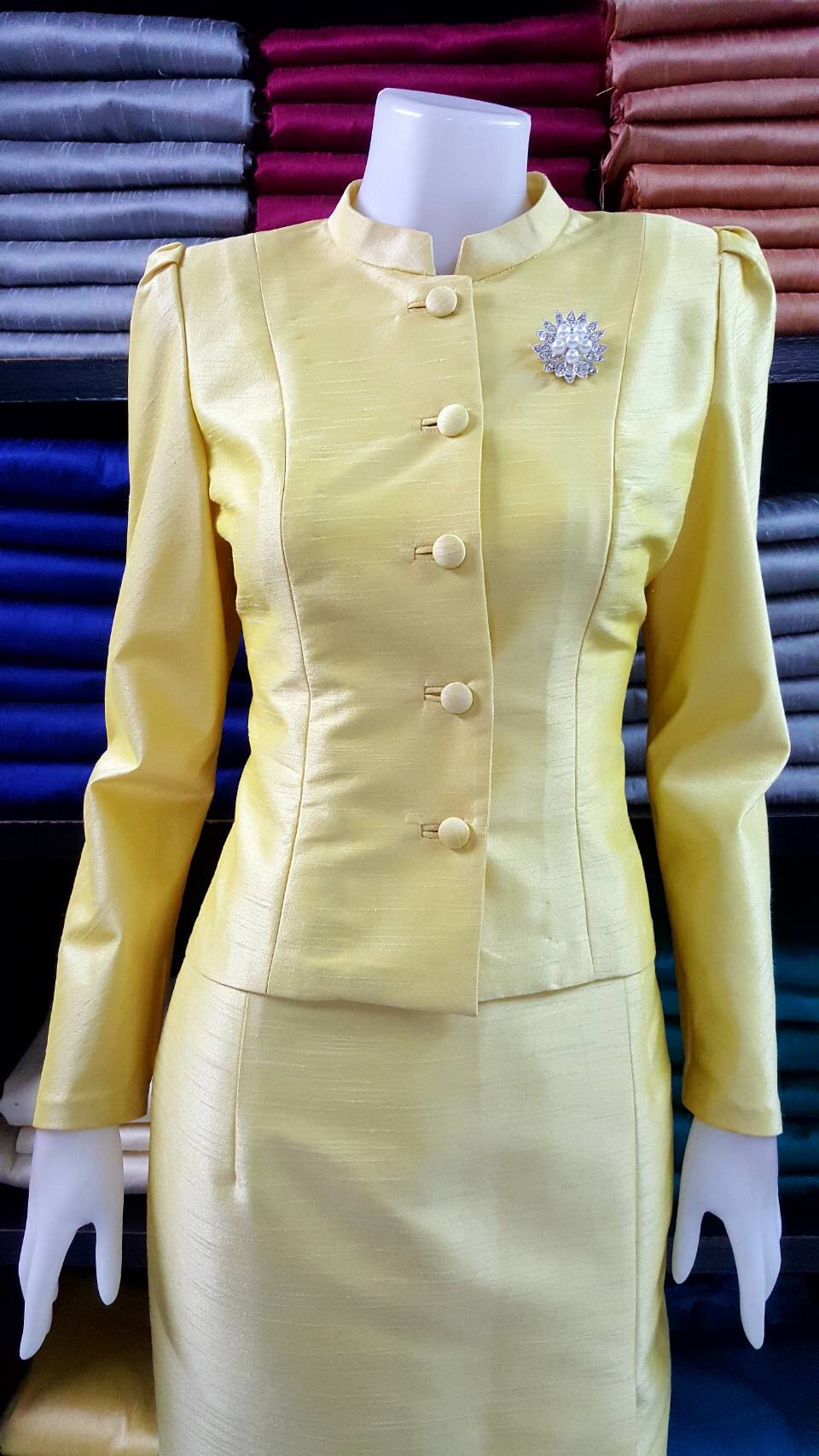 ชุดไทยจิตรลดา สีเหลือง