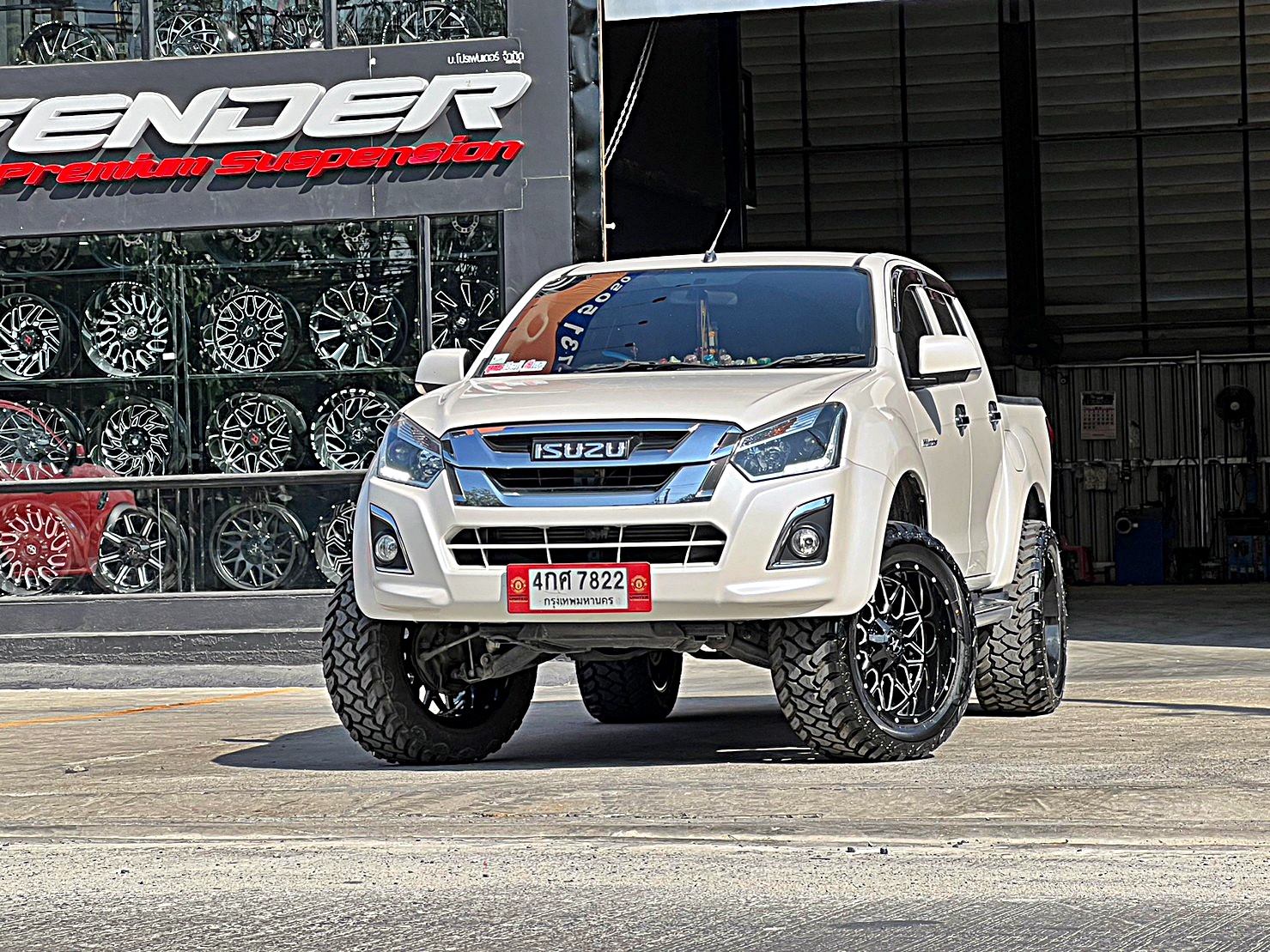 D-MAX แต่งทรงเมกาที่ STEP9