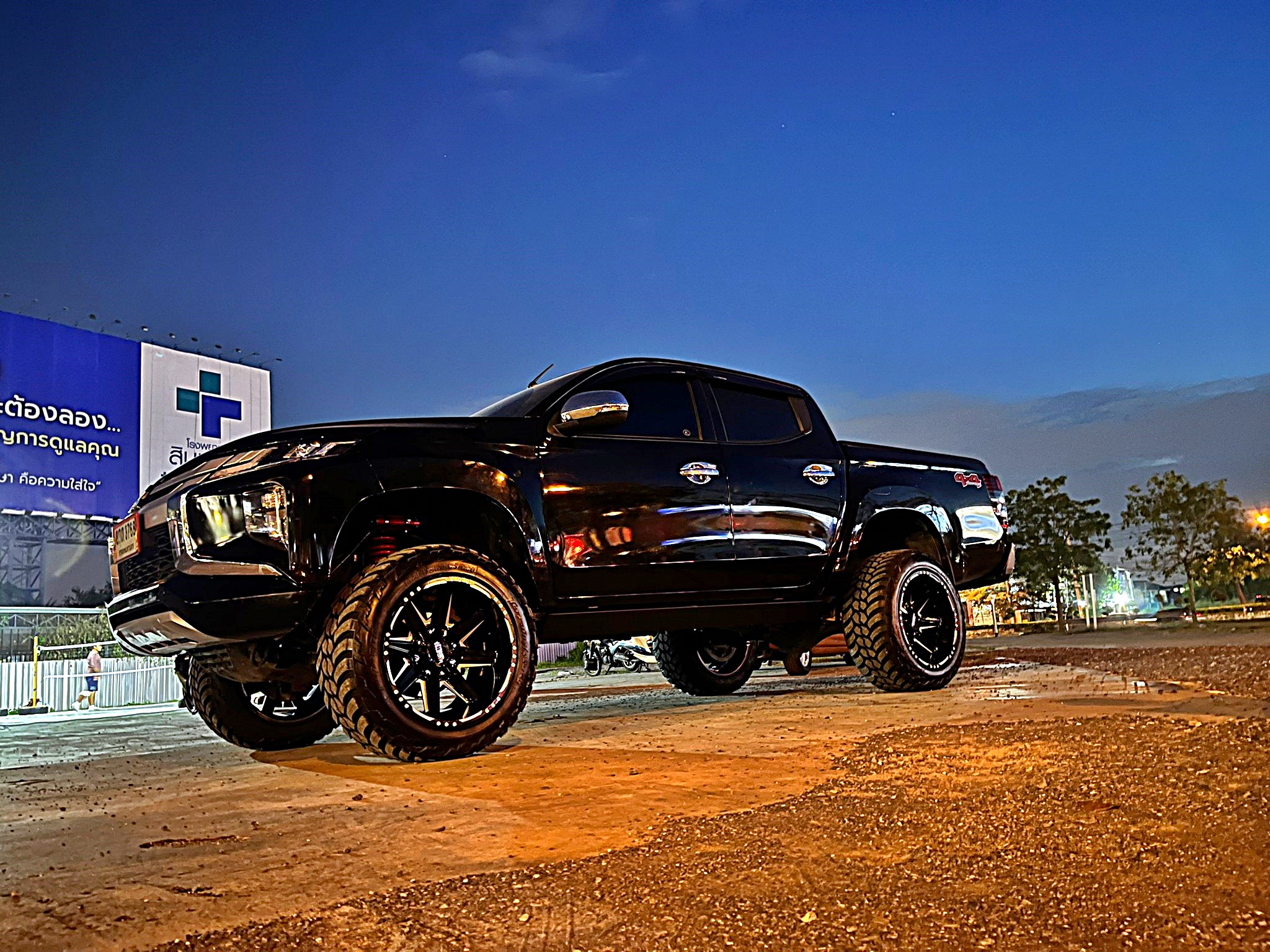 TRITON ทรงเมกา ที่ STEP9