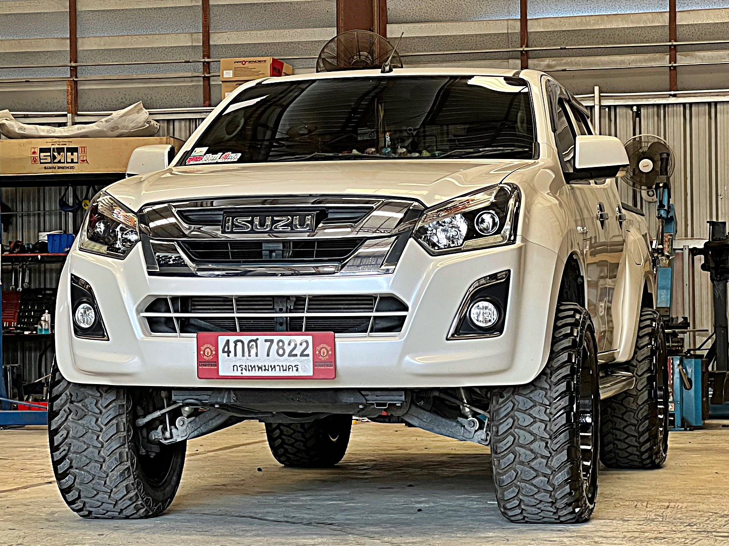 D-MAX แต่งทรงเมกาที่ STEP9