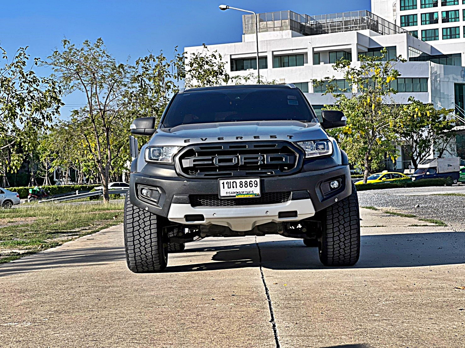 FORD EVEREST ทรงเมกา ล้อ FORCE ที่ STEP9