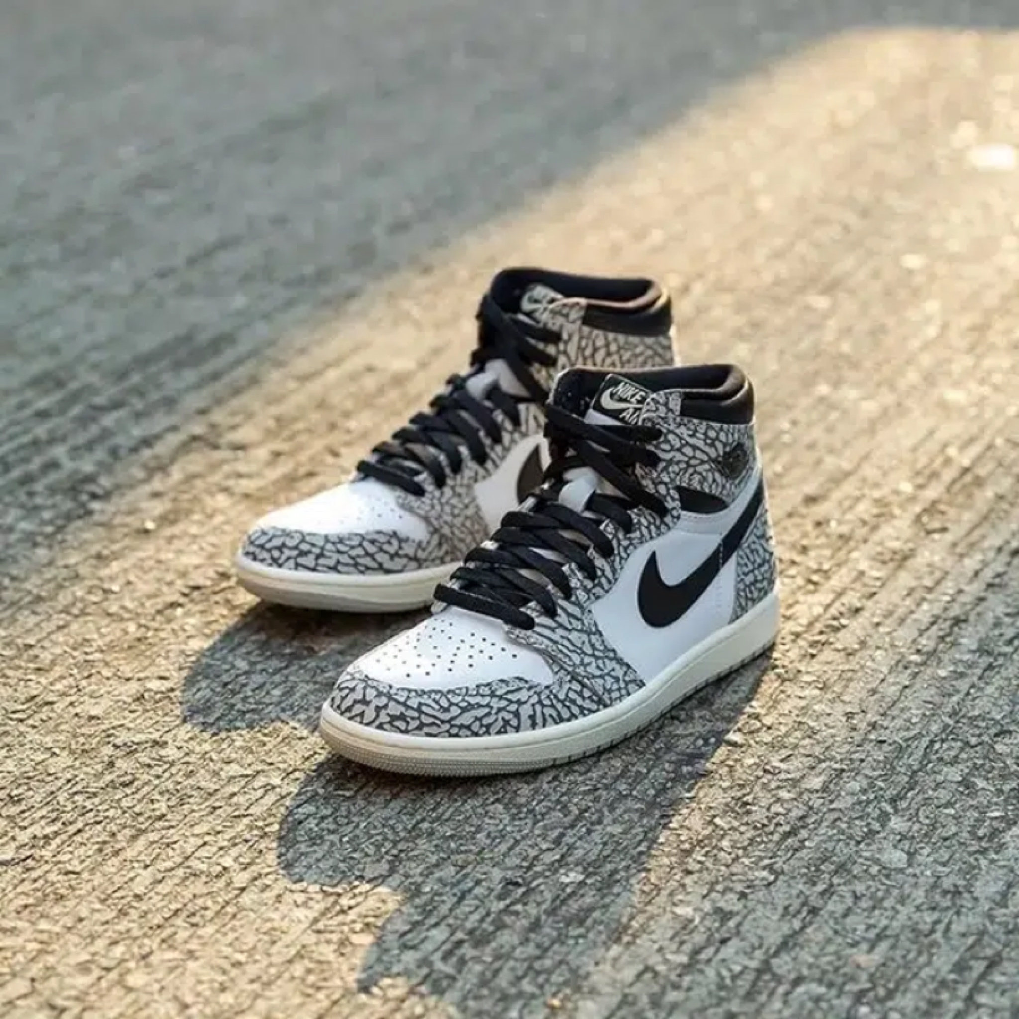 รองเท้า Nike Air Jordan 1 ‘White/Cement’ (M9US)