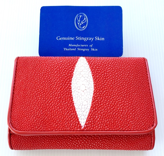 กระเป๋าสตางค์หนังปลากระเบนแท้ 3พับสั้น สีแดง
