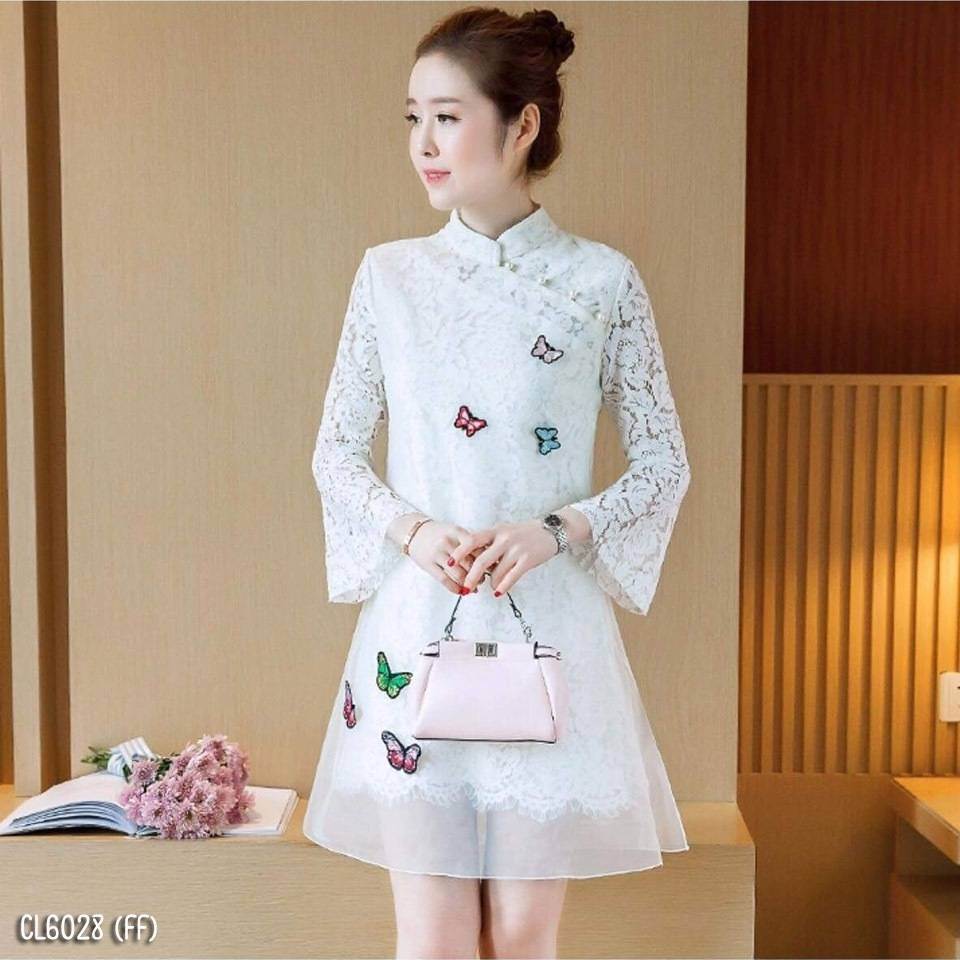 เดรสสีขาว คอจีน แต่งผีเสื้อน่ารัก