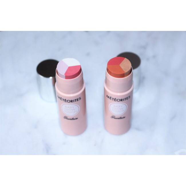 นวัตกรรมใหม่!!! ใช้สะดวกพกพาสบาย ไฮไลท์ตัวดัง Guerlain ให้หน้ากระจ่างใส เม็ดมุกแบบสติก มี 2 สี Golden Glow , Rosy Glow