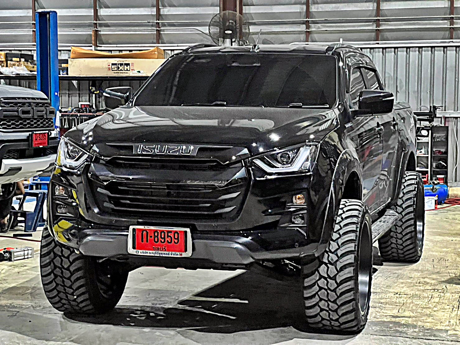 D-MAX ทรงเมกา จัดล้อแท้ HOSTILE ที่ STEP9