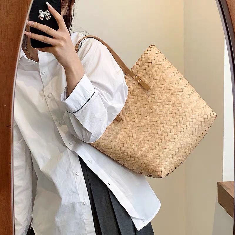 กระเป๋าสาน กระเป๋าสานเส้นพลาสติก กระเป๋าถือ กระเป๋าคล้องแขน 👜