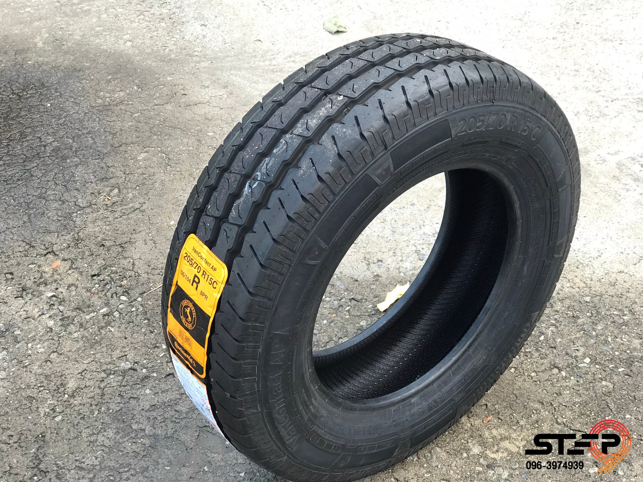 CONTINENTAL VANCONATACT AP 205/70-15 เส้น 1500 ปกติ 3000 ป่ี20